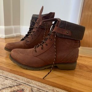 Teva de la vina lace up boots - like new - 6